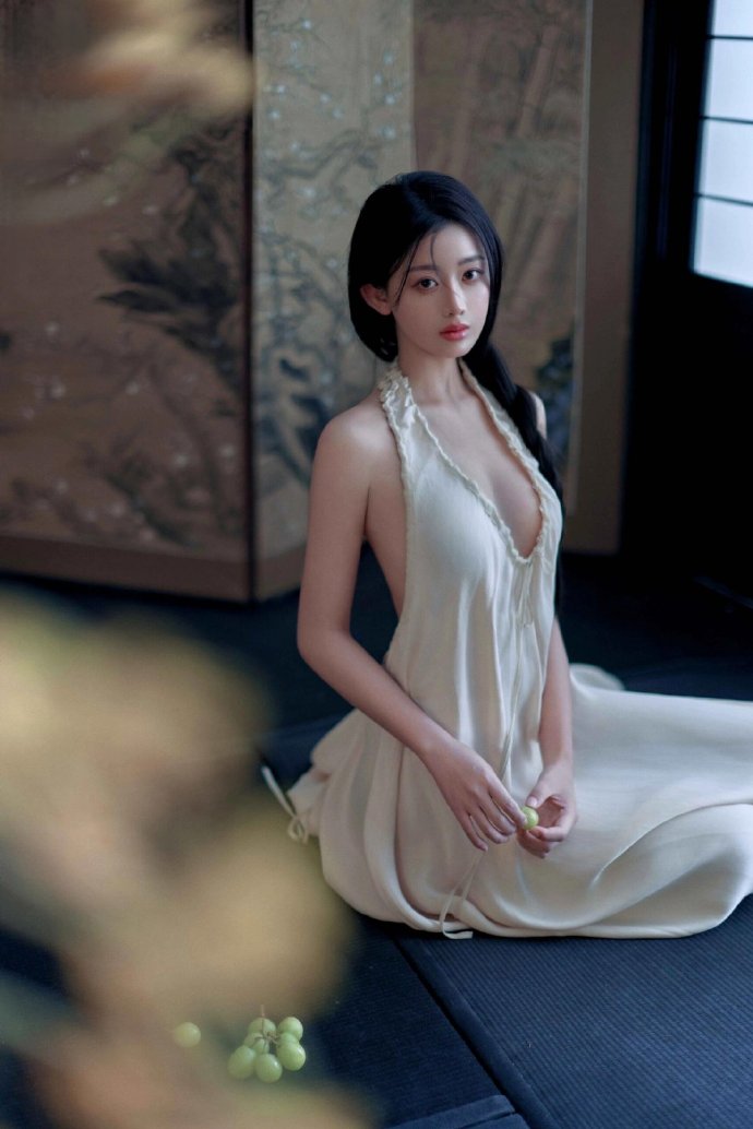 他是谁 封面